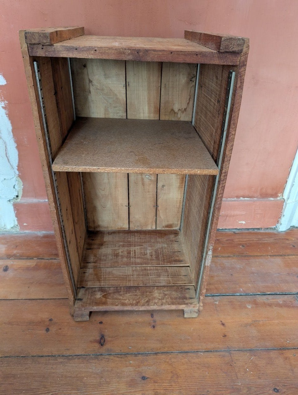 Étagère en bois brut - ancienne caisse de transport, Enlèvement