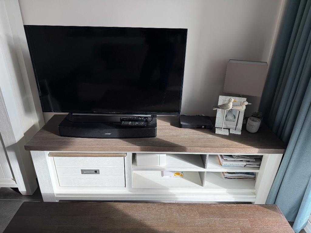 Tv kast henders en Hazel, Ophalen, Zo goed als nieuw