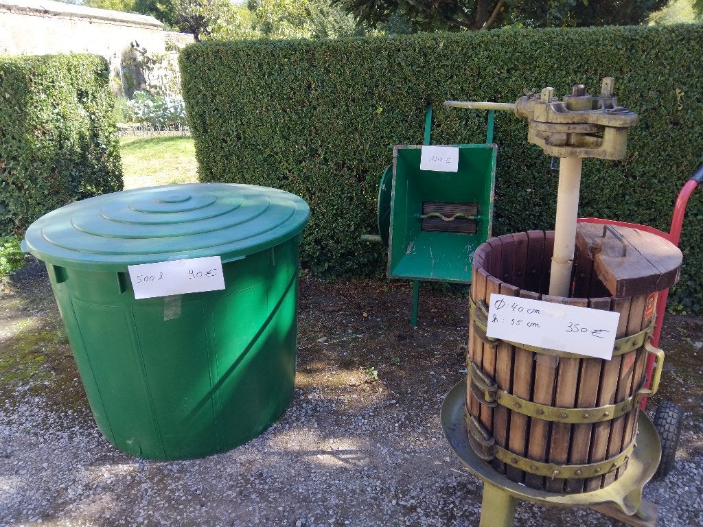 Pressoir , Materiel pour faire le vin, Divers, Enlèvement, Utilisé