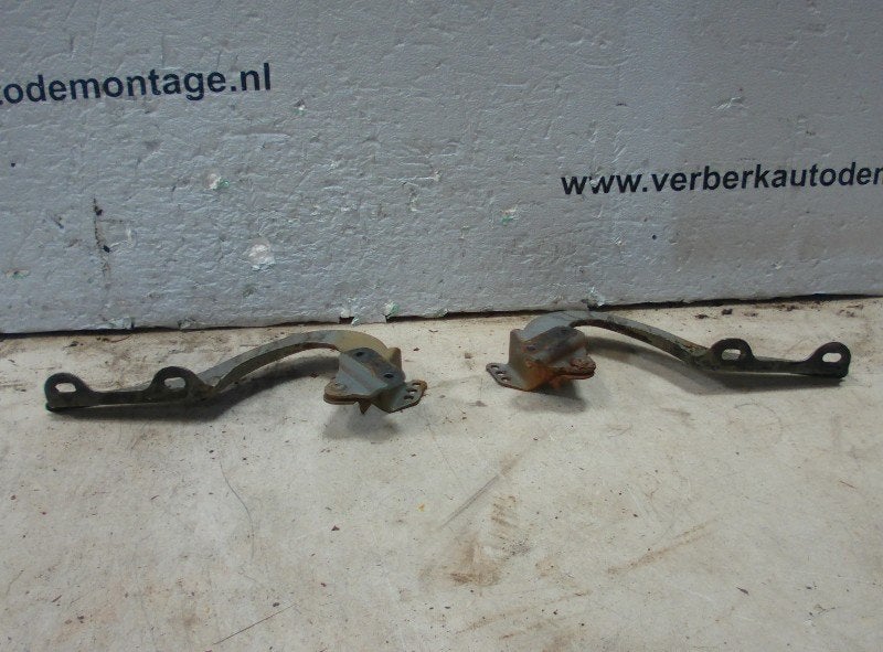 ACHTERKLEPSCHARNIER set Ford Taunus (01-1970/02-1976), Auto-onderdelen, Gebruikt, Henry-Ford-Straße  1
50735  Köln, DE, Ford-Werke GmbH