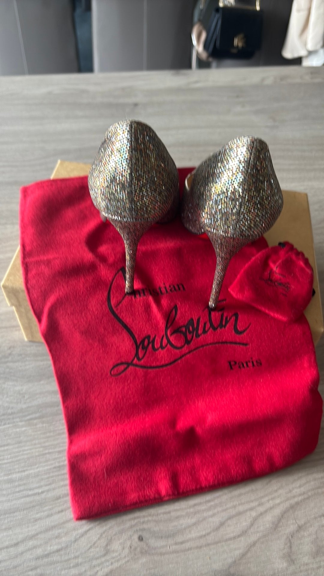 Louboutins Nieuwprijs €800, Enlèvement, Comme neuf