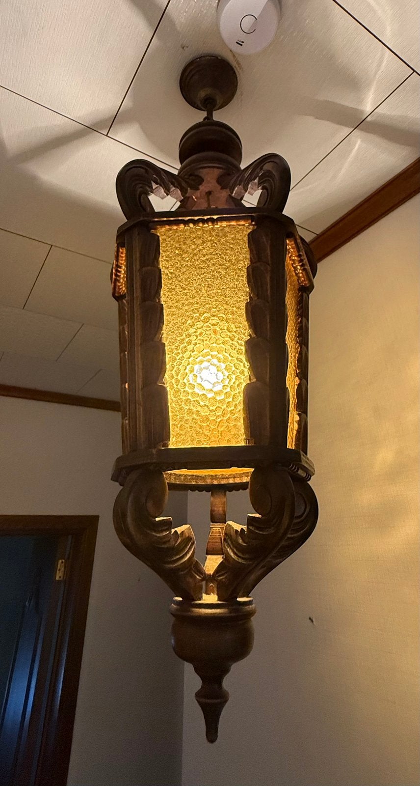 Belle lanterne en bois antique ,Verre texturé ambré, Enlèvement ou Envoi