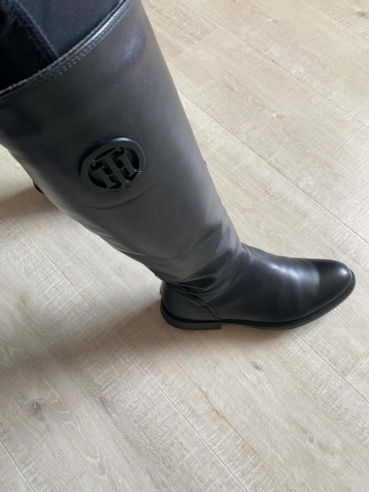 Tommy Hilfiger laarzen maat 39, Kleding | Dames, Schoenen, Ophalen, Zo goed als nieuw, Zwart