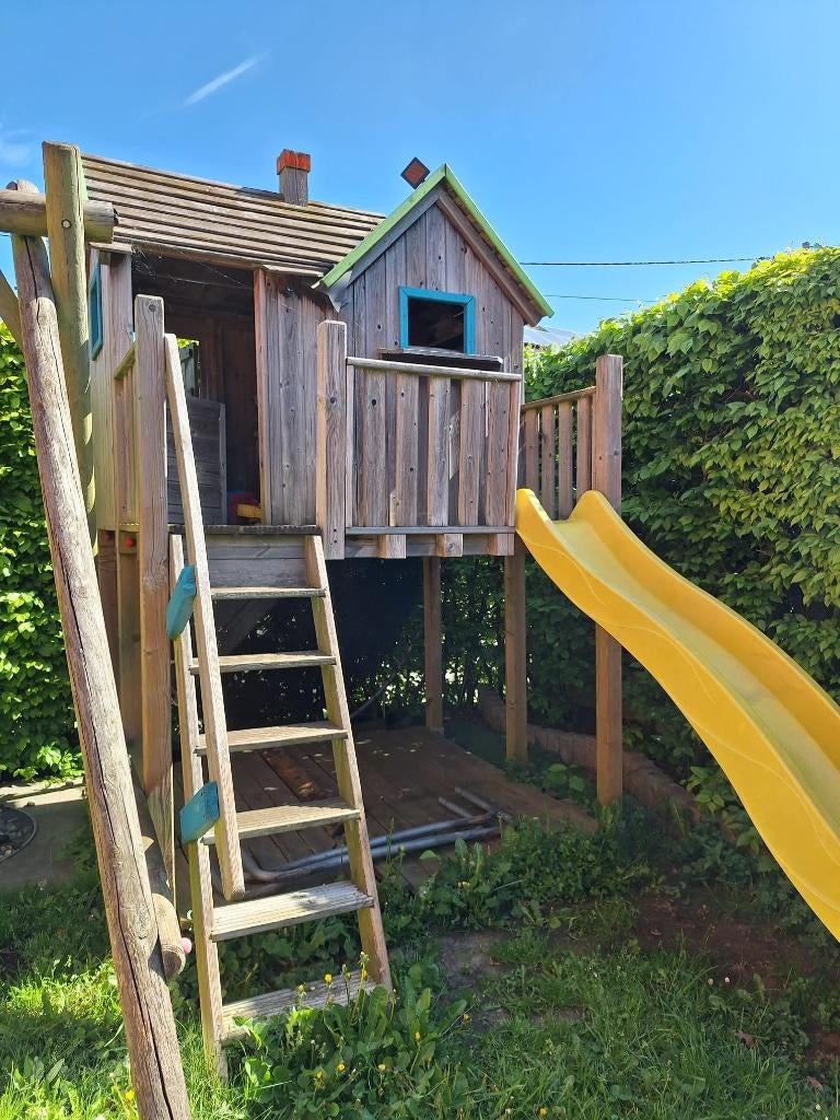 Speelhuis met glijbaan merk Dinowood, Kinderen en Baby's, Speelgoed | Buiten | Speeltoestellen, Ophalen, Gebruikt, Glijbaan