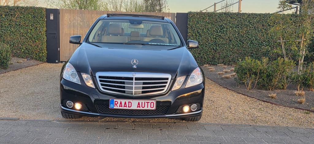 Mercedes-Benz E300 _ 3.0/v6 _ 1e eigenaar/ full opti, Auto's, Automaat, Achterwielaandrijving, Beige, Zwart