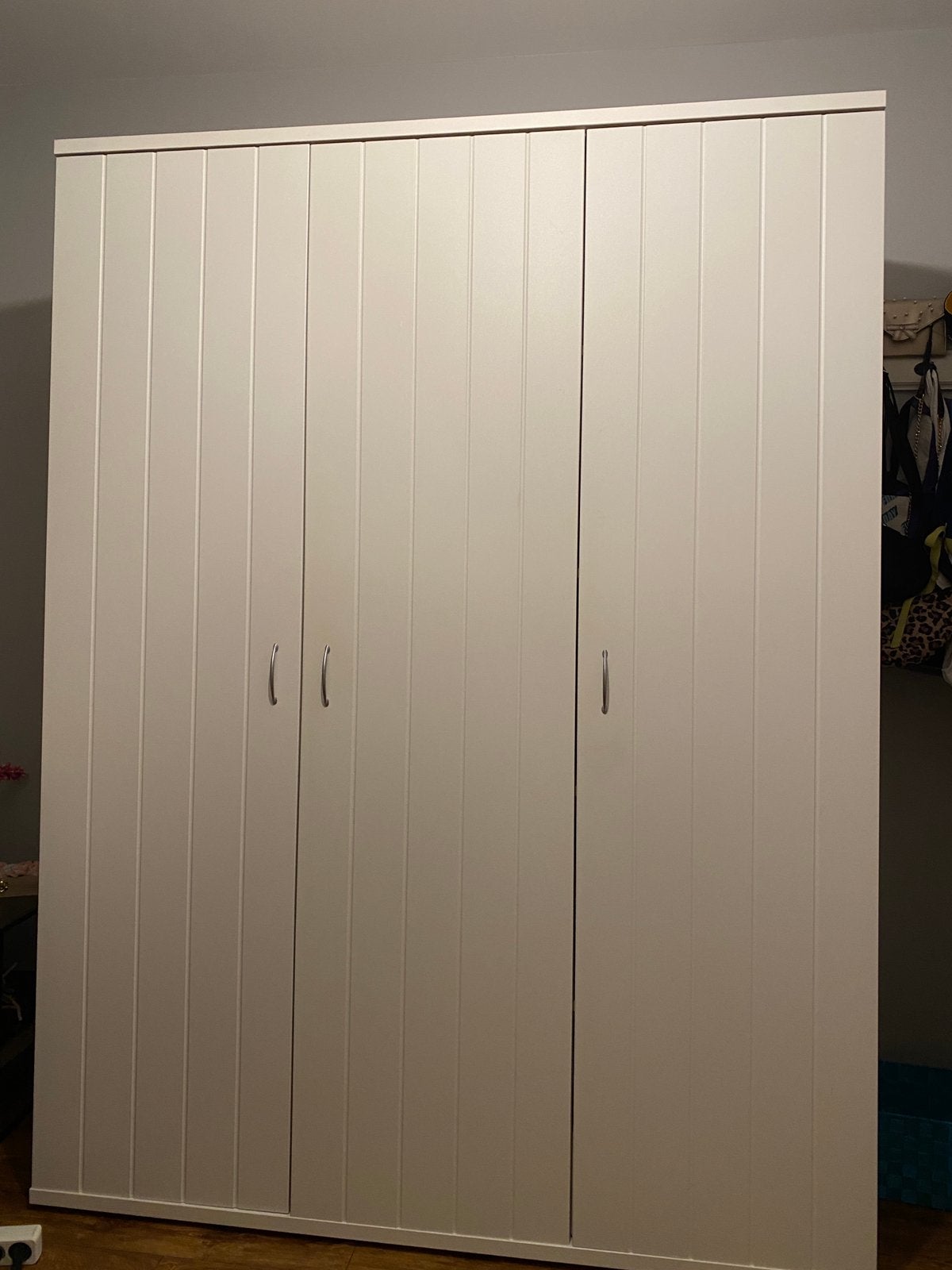 Grote witte kast - 300 euro, Huis en Inrichting, Kasten | Kleerkasten, Ophalen, Met deur(en), Gebruikt, 200 cm of meer