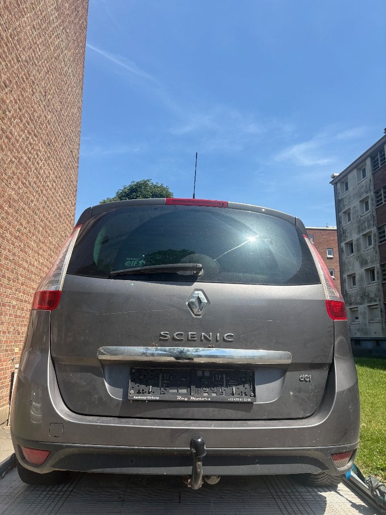 Scenic 3 7 seats 1.5 dci 2012 elk onderdeel beschikbaar, Ophalen of Verzenden, Voor, Renault