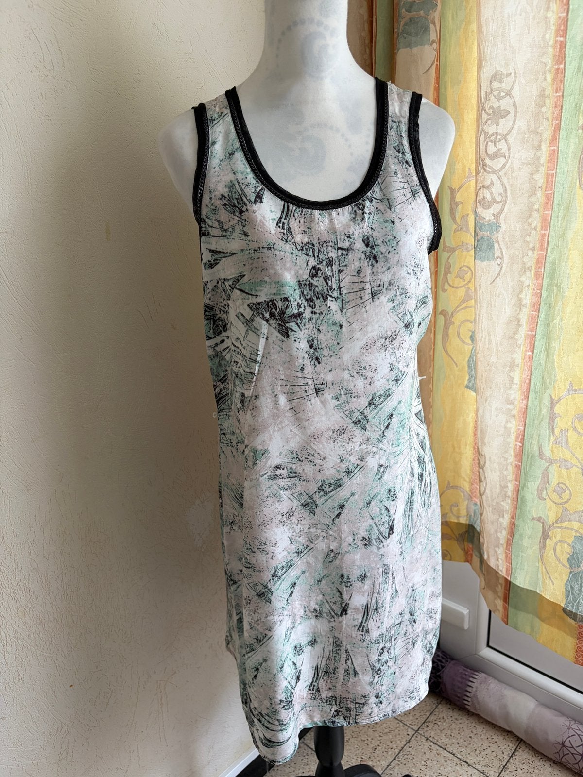 Vila-jurk met zomer-/strandjurk met patroon, maat M, Kleding | Dames, Jurken, Ophalen of Verzenden, Zo goed als nieuw, Beige