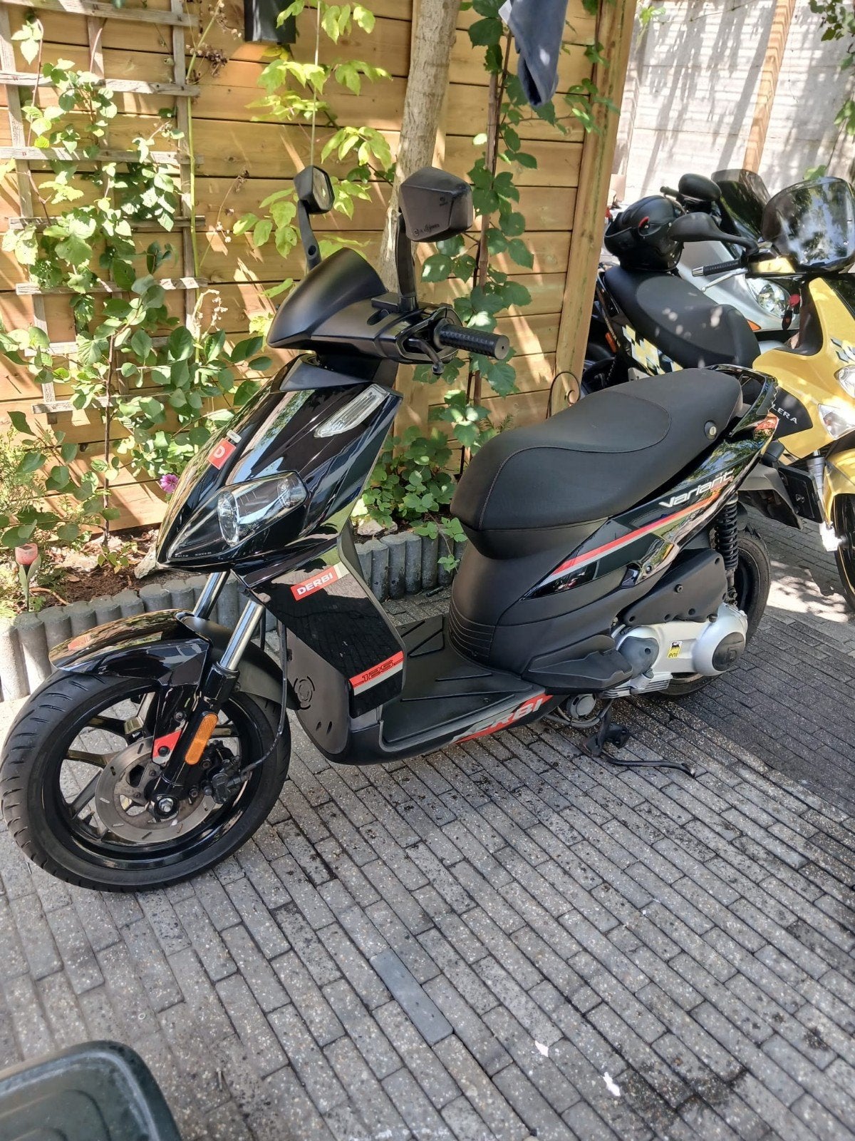 derbi variant aprilia sportcity 125cc, Vélos & Vélomoteurs, 125 cm³, Comme neuf, Enlèvement