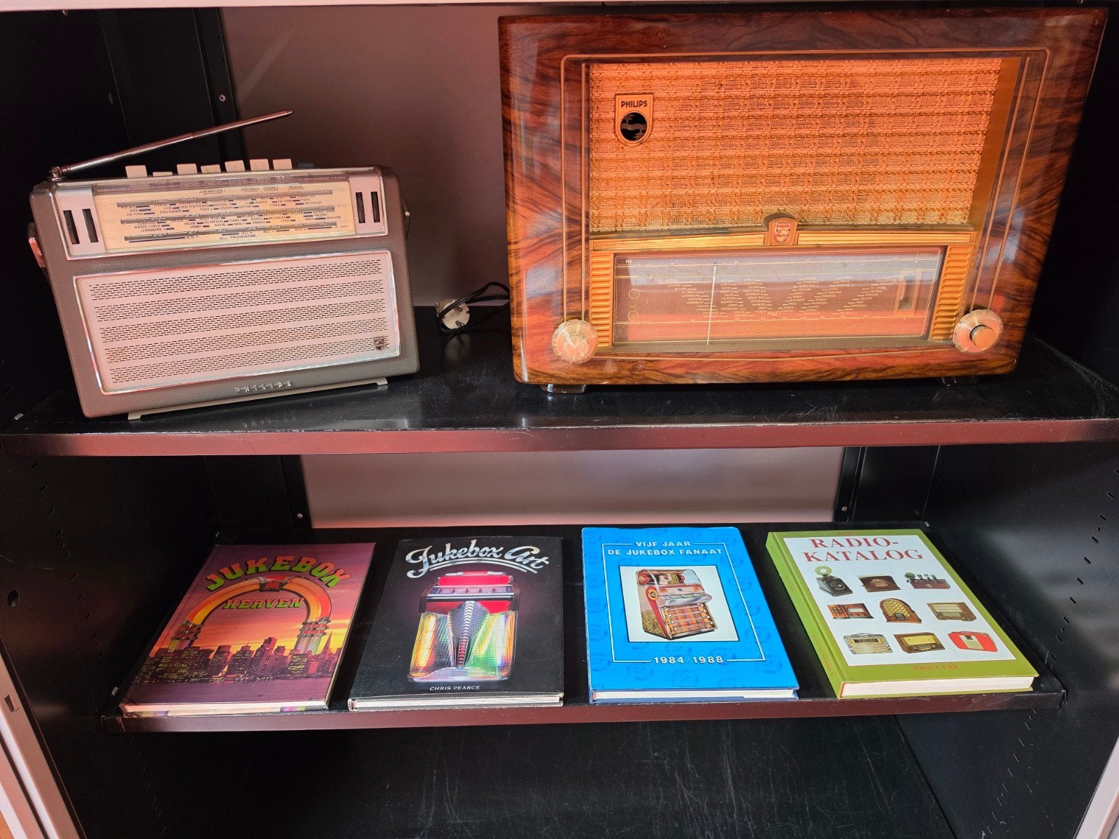 Philips radio's & Jukebox boeken + Radiocataloog, Ophalen, Radio