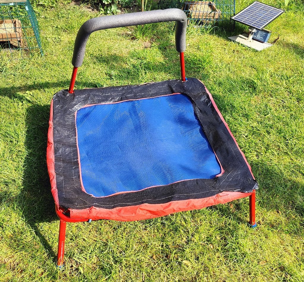Kindertrampoline met beetje werk aan., Ophalen, Gebruikt