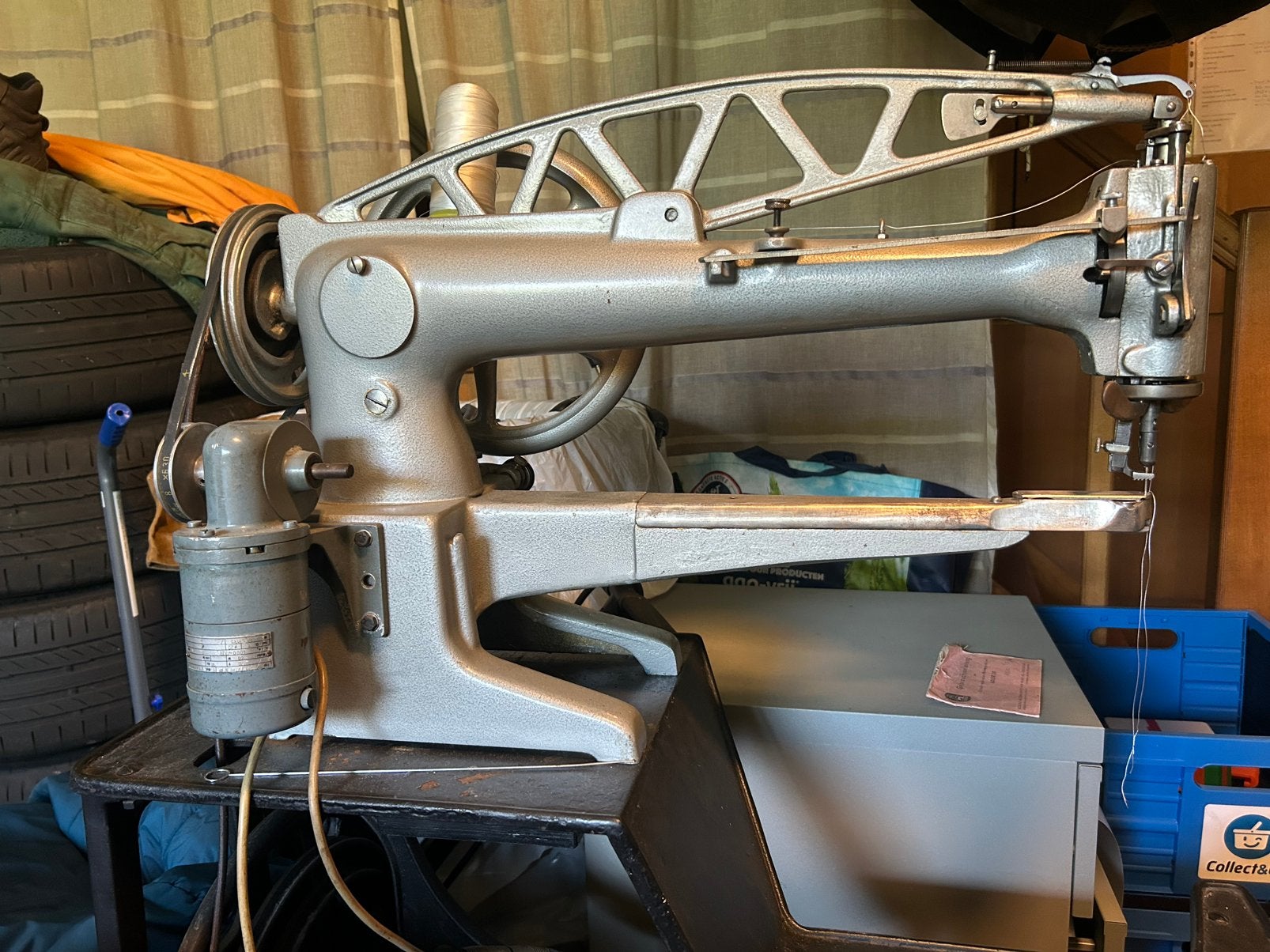 Adler 30 naaimachine voor schoenen en leder, Ophalen, Gebruikt, Naaimachine