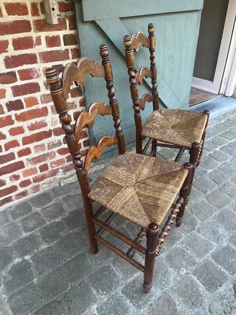 8 ambachtelijke rieten stoelen + bijpassende tafel oersterk, Huis en Inrichting, Stoelen, Ophalen, Gebruikt, Hout