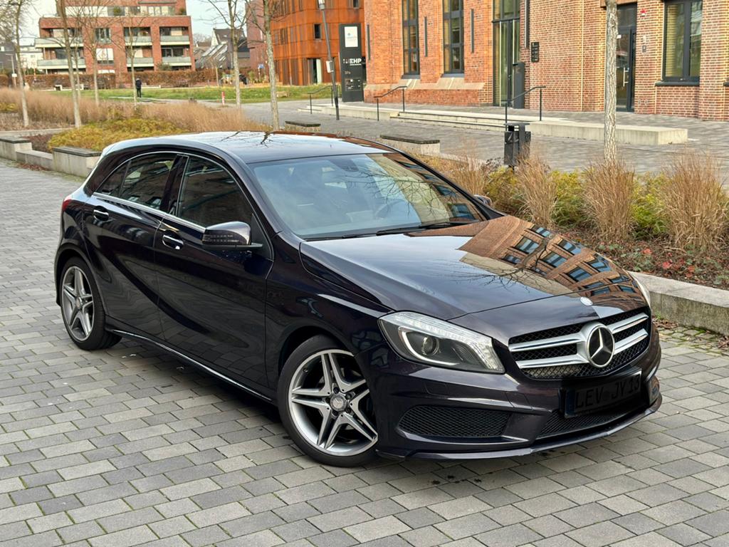 Mercedes a 180d amg line Volledige onderhoudshistorie, Auto's, Mercedes-Benz, Euro 5, Zwart, Alcantara, 5 deurs