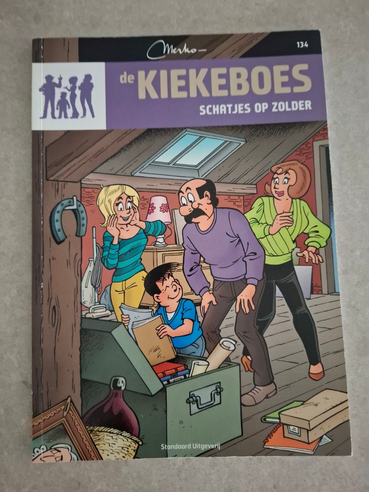 Kiekeboes 'Schatjes op zolder', Gelezen, Eén stripboek, Merho, Ophalen of Verzenden