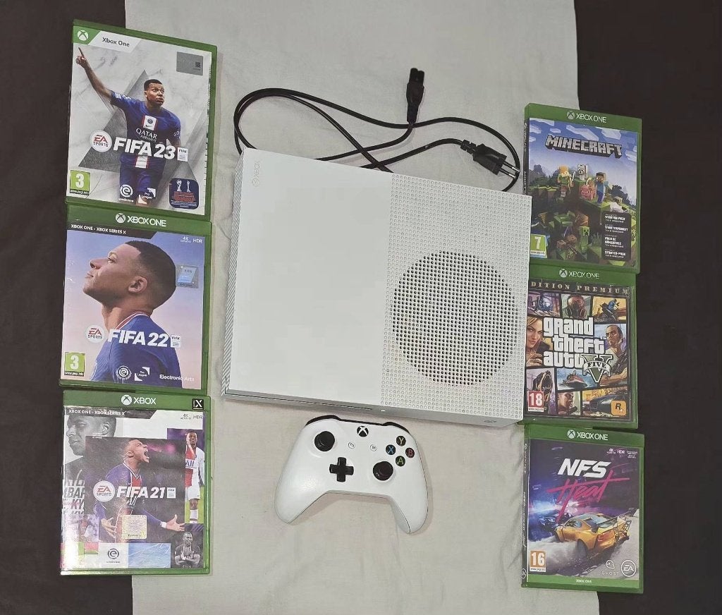 XboxOneS+controller+pakket met 6 games GTA V,Minecraft,NFS.., Games en Spelcomputers, Ophalen, Met games, Xbox One, Zo goed als nieuw