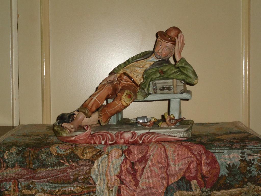 Beau bibelot "Le vagabond" en biscuit , Capodimonte ?, Enlèvement ou Envoi, Comme neuf, Humain