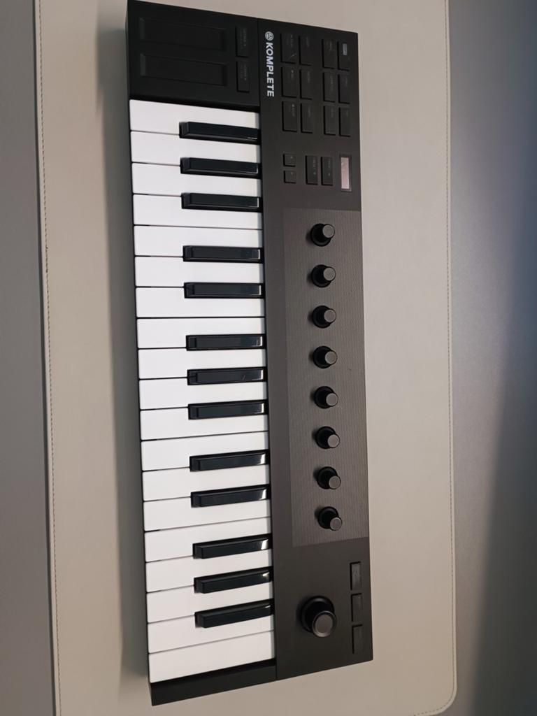 Komplete Kontrol M-32, Muziek en Instrumenten, Midi-apparatuur, Ophalen