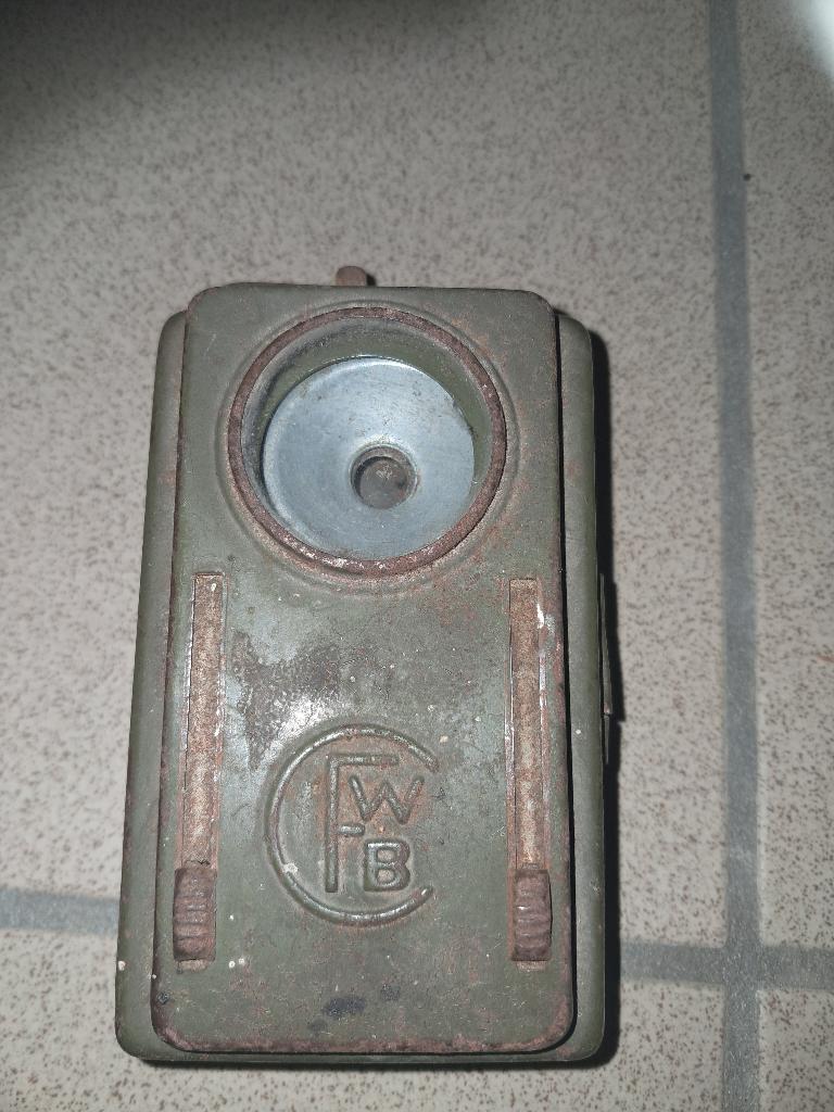 Oud Cfwb pools militair signaal zaklampje, Boeken, Ophalen of Verzenden, 1945 tot heden, Gelezen, Landmacht