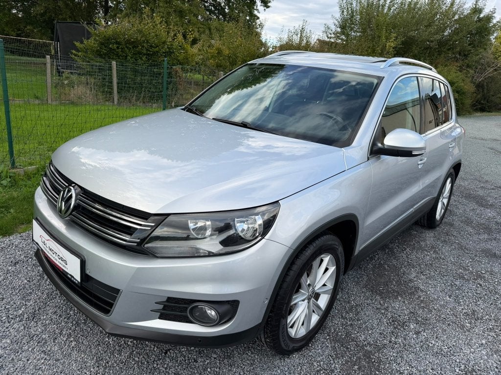 Volkswagen Tiguan 1.4TSI Sport *Full Options*Carnet Complet!, Auto's, 4 cilinders, Leder, 5 zetels, 5 deurs