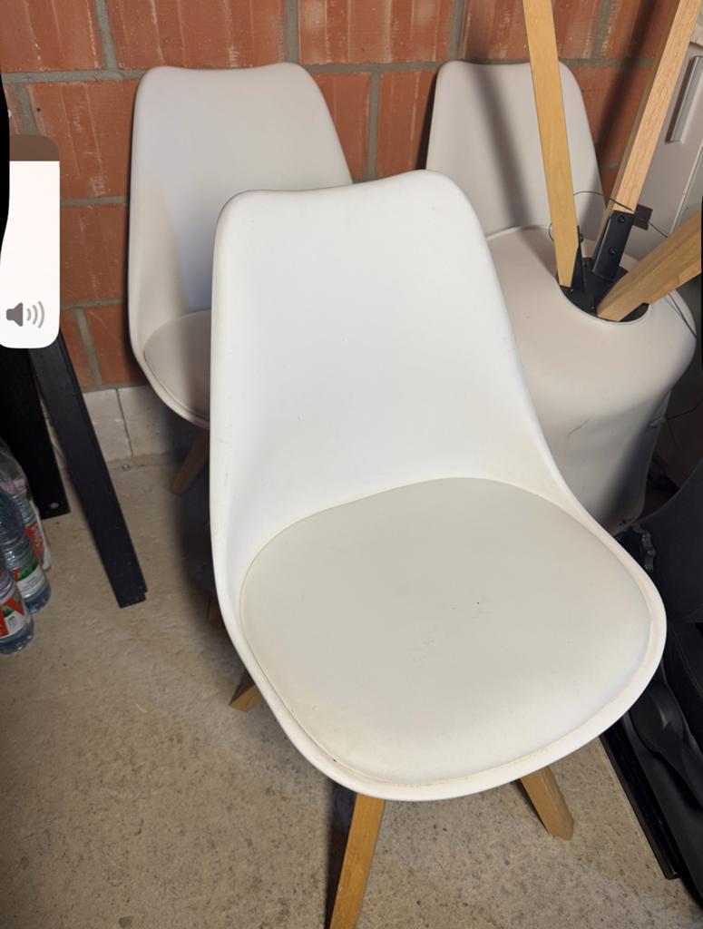 4 witte stoelen met houten poten, Huis en Inrichting, Stoelen, Ophalen of Verzenden, Zo goed als nieuw, Wit, Hout