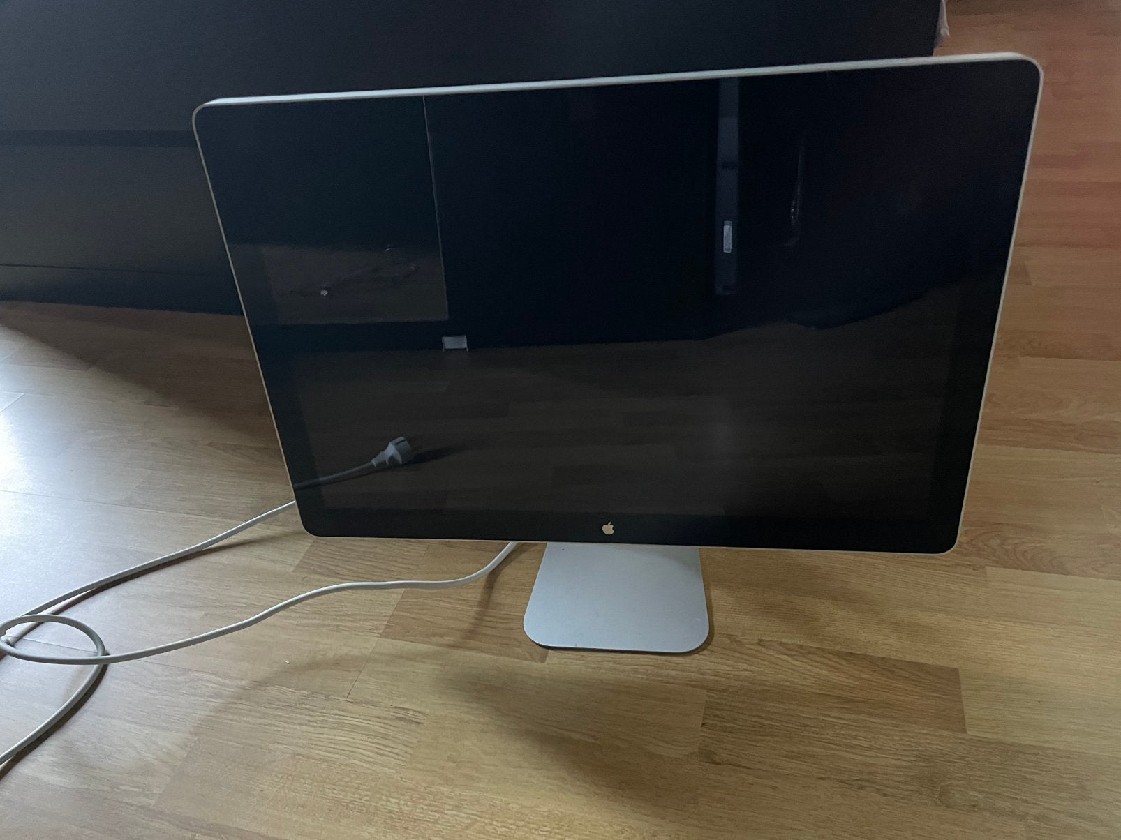 Apple Cinema Display A1267 LED, Computers en Software, Ophalen, Kantelbaar, 24 inch, Zo goed als nieuw