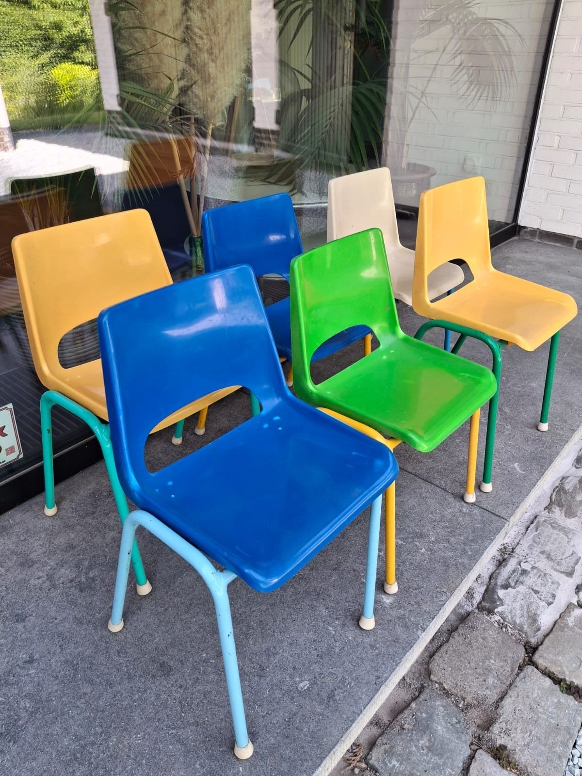 Kinderstoel. Verschillende kleuren, Ophalen
