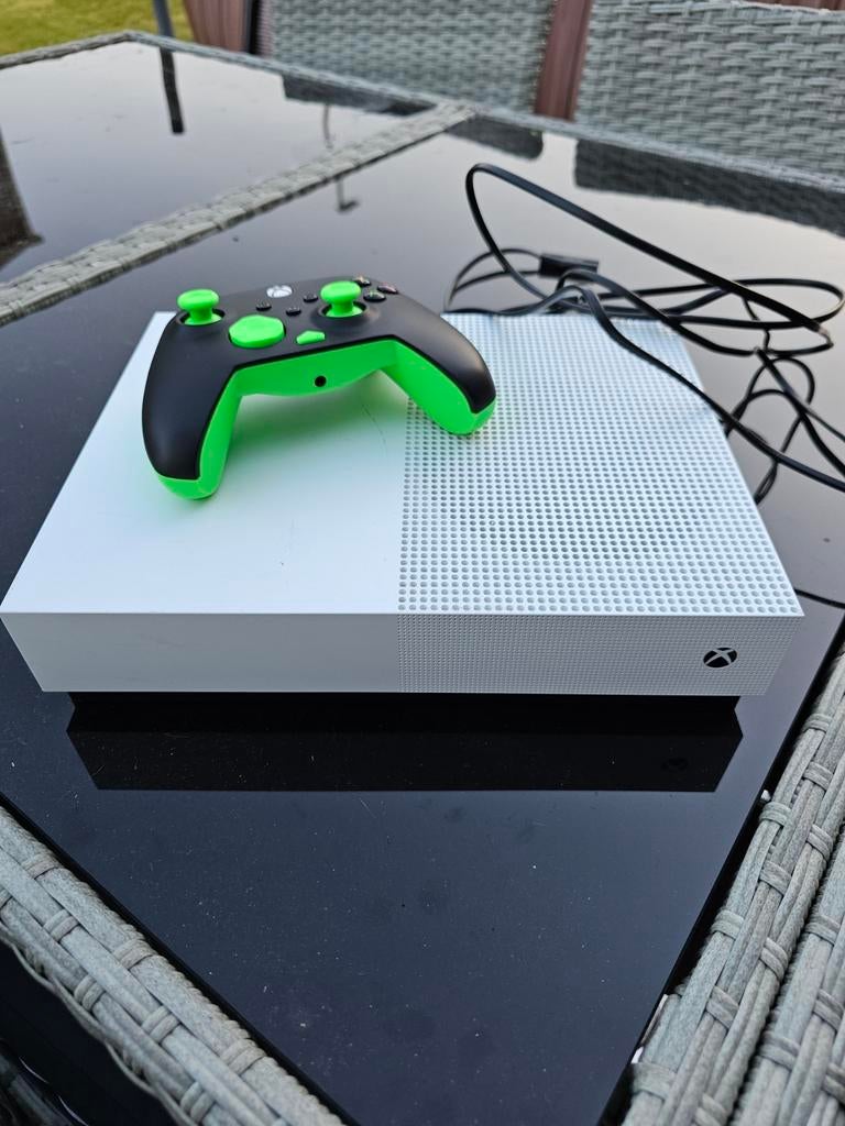 Microsoft Xbox One S 1681 500GB Video Game Console, Games en Spelcomputers, Ophalen, Xbox One