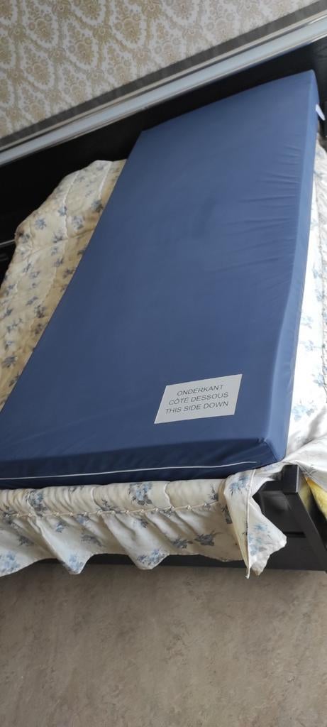 Matelas simple Sampli en excellent état, achat, Enlèvement