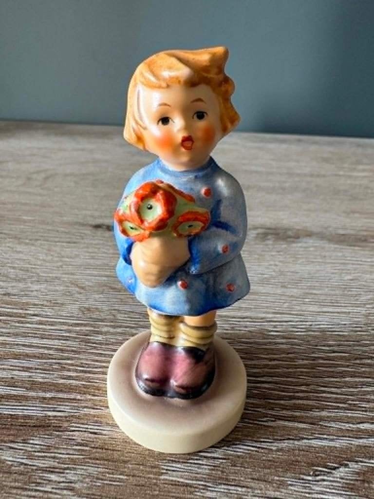 Hummel Goebel meisje met boeketje, Verzamelen, Ophalen of Verzenden, Zo goed als nieuw, Hummel