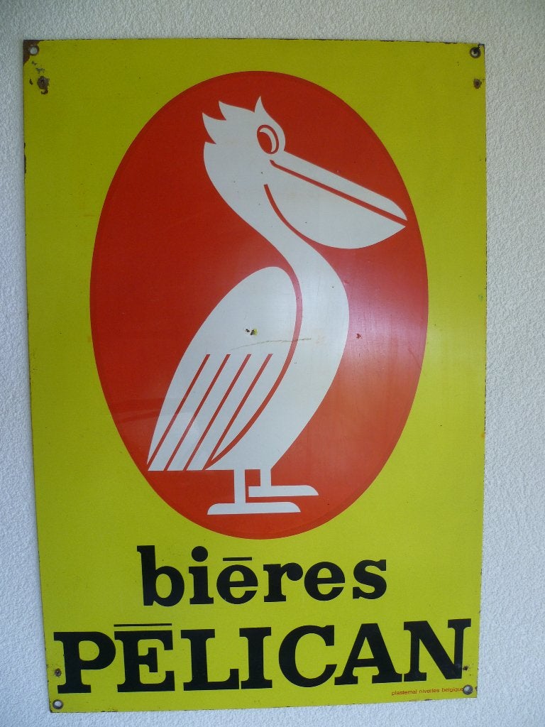 PLAQUE PUBLICITAIRE EN MÉTAL«BIÈRES PÉLICAN» DES ANNÉES 1960, Collections, Enlèvement ou Envoi, Utilisé, Panneau publicitaire