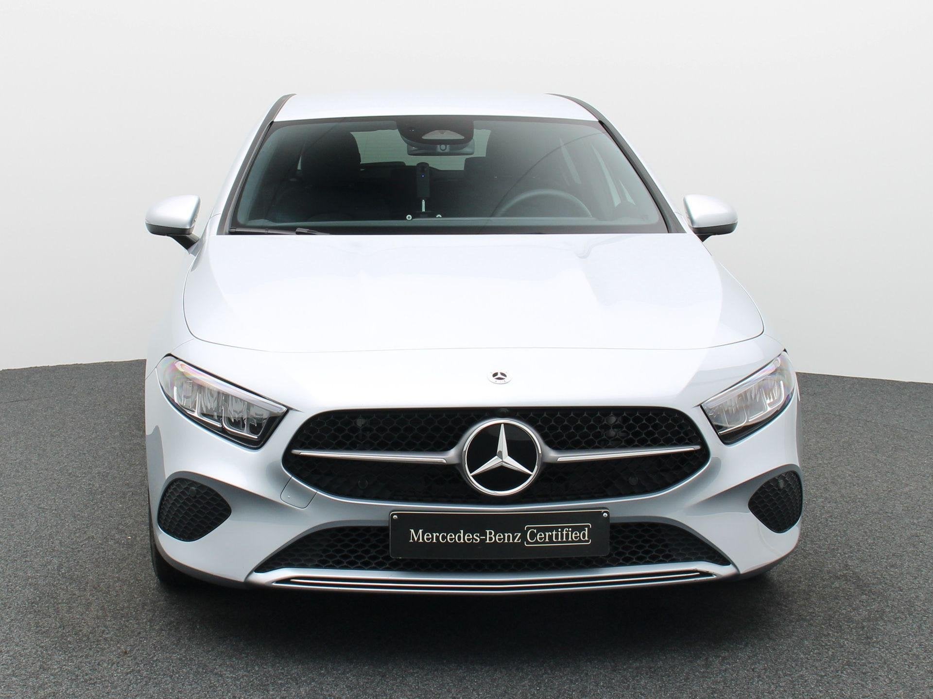 Mercedes-Benz A 180 Business Line + CARPLAY + LED + CAMERA +, Auto's, Mercedes-Benz, Gebruikt, 136 pk, Leder en Stof, Bedrijf