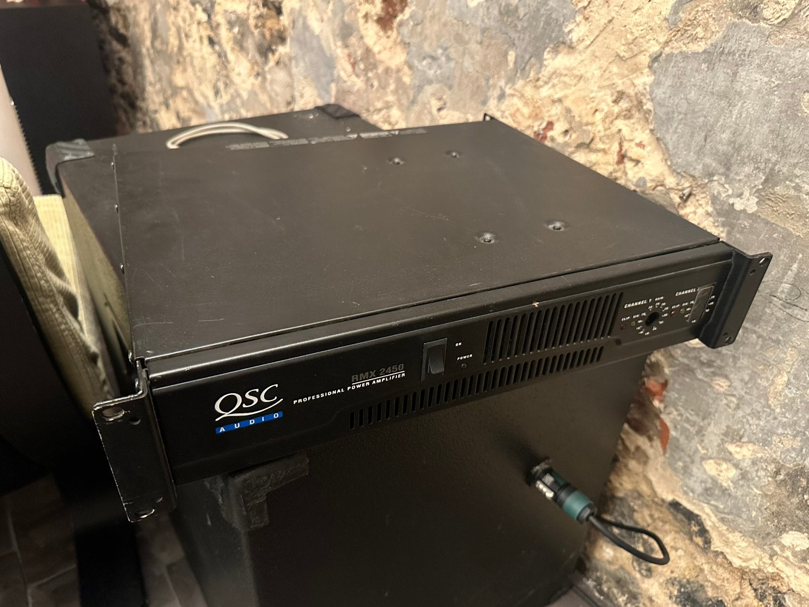 QSC RMX2450, Enlèvement, Utilisé