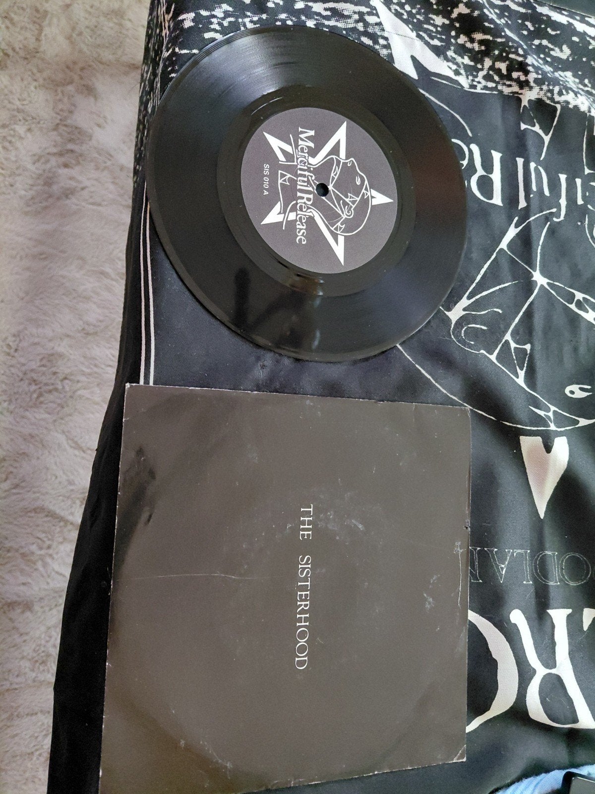 The sisterhood  Giving ground  7" vinyl, Cd's en Dvd's, Vinyl | Rock, Gebruikt, 7 inch, Ophalen of Verzenden, Alternative Rock
