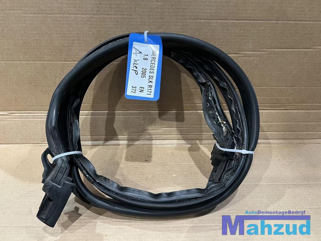 MERCEDES SLK R171 achterklep rubber 2005-2011, Auto-onderdelen, Gebruikt, Mercedes-Benz AG, Mercedes-Benz, Mercedesstrasse 120
70372  Stuttgart, DE