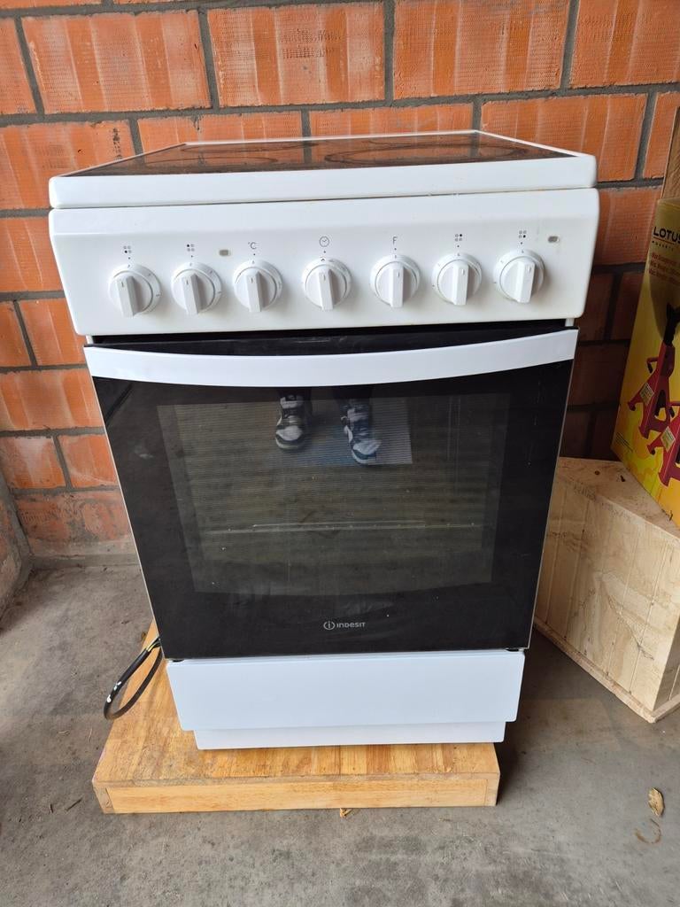 Te Koop elektrische fornuis met oven, Elektronische apparatuur, Fornuizen, Ophalen, Keramisch, 4 kookzones, Zo goed als nieuw