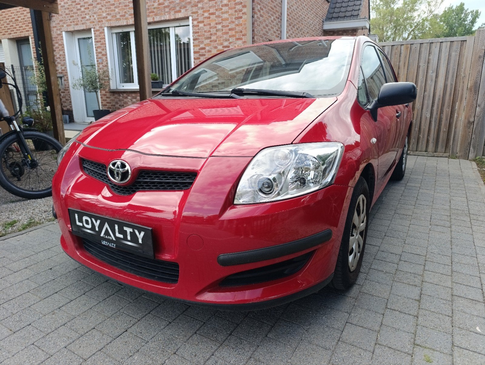 Toyota Auris 1.4 VVT-i | Essence | Homologué pour la vente, Rouge, Achat, Entreprise, Boîte manuelle