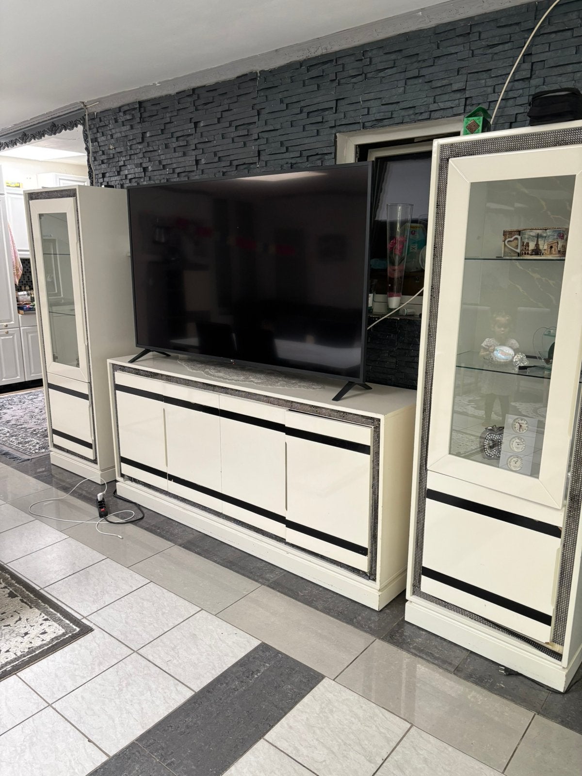 televisie inrichting met tafel, Ophalen, Gebruikt