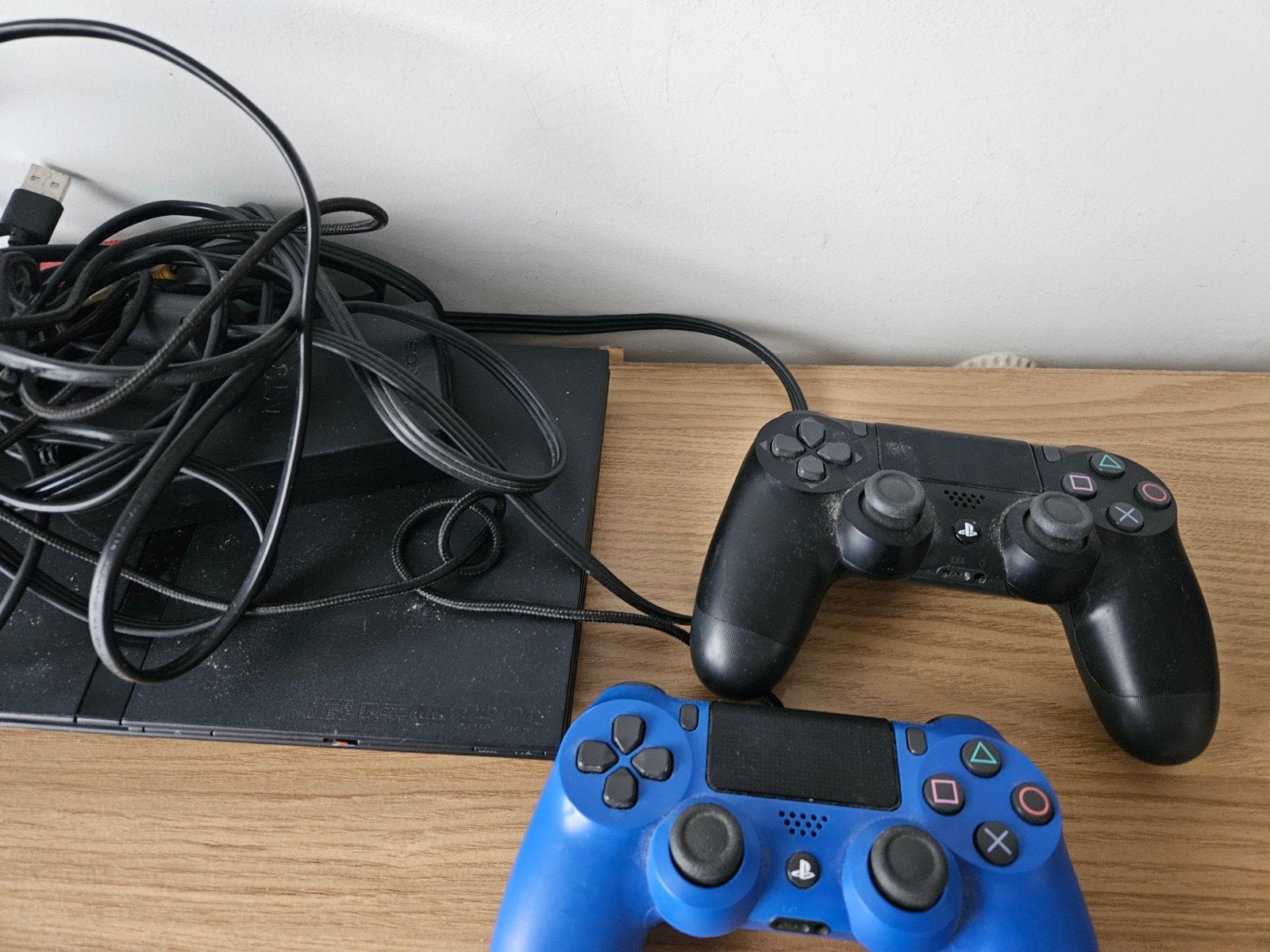 Sony PlayStation 2 Slim + 2x Originele PS4 ControllersPlaySt, Games en Spelcomputers, Spelcomputers | Sony PlayStation 2, Ophalen of Verzenden