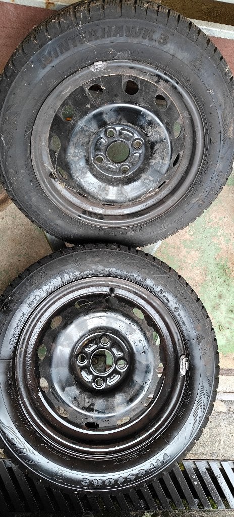 Pneu hiver sur jante 175/65 R15 4 trous, Auto-onderdelen, Banden en Velgen, Ophalen, 15 inch, 175 mm, Nieuw