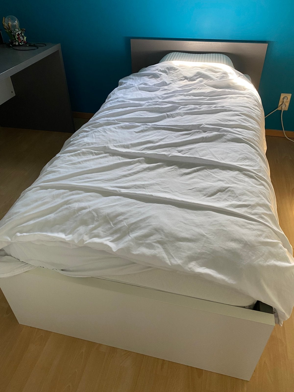 Bed + bureau in nieuwstaat, Huis en Inrichting, Slaapkamer | Bedden, Ophalen, Zo goed als nieuw