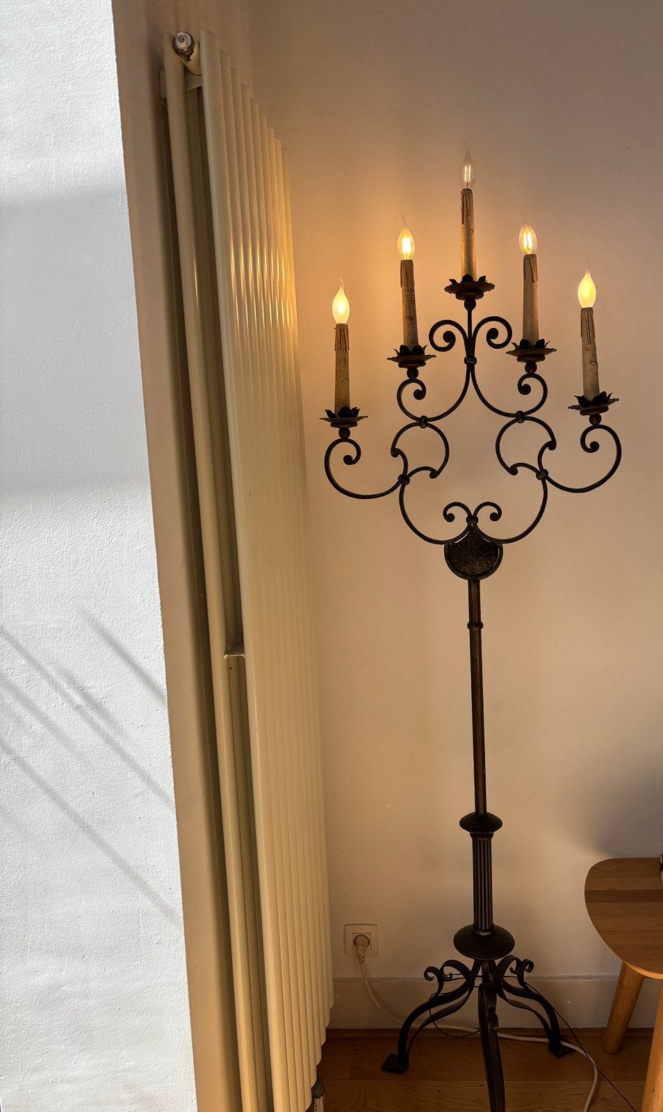 Antieke gietijzeren kandelaar op staander Art deco stijl, Ophalen