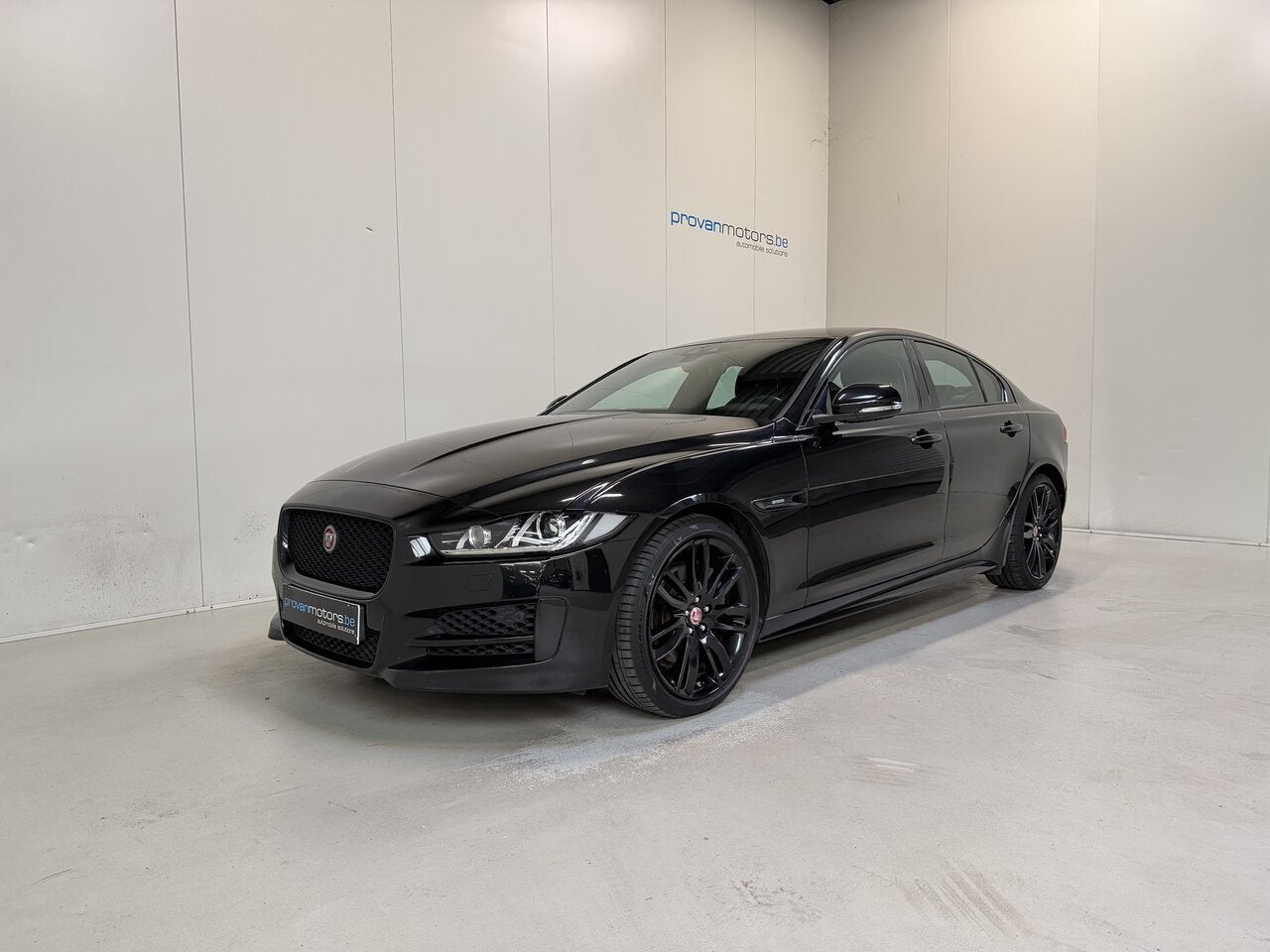 Jaguar XE 2.0t Benzine Autom. - R Sport - GPS - Topstaat!, Auto's, 4 deurs, 4 cilinders, 0 kg, Zwart
