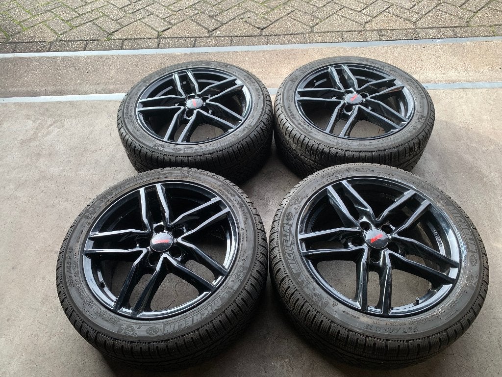 VW GOLF 5/6/7/8 CADDY T-ROC SEAT VELGEN + BANDEN 235 45 R17, Enlèvement ou Envoi, Comme neuf