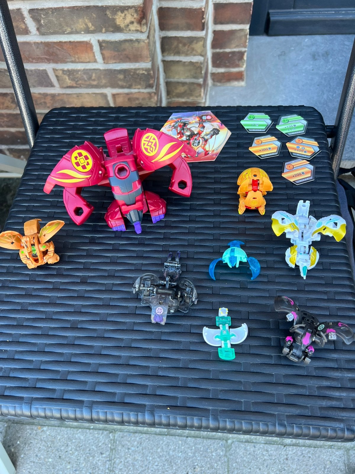 Bakugan figuren + kaarten, Ophalen, Zo goed als nieuw