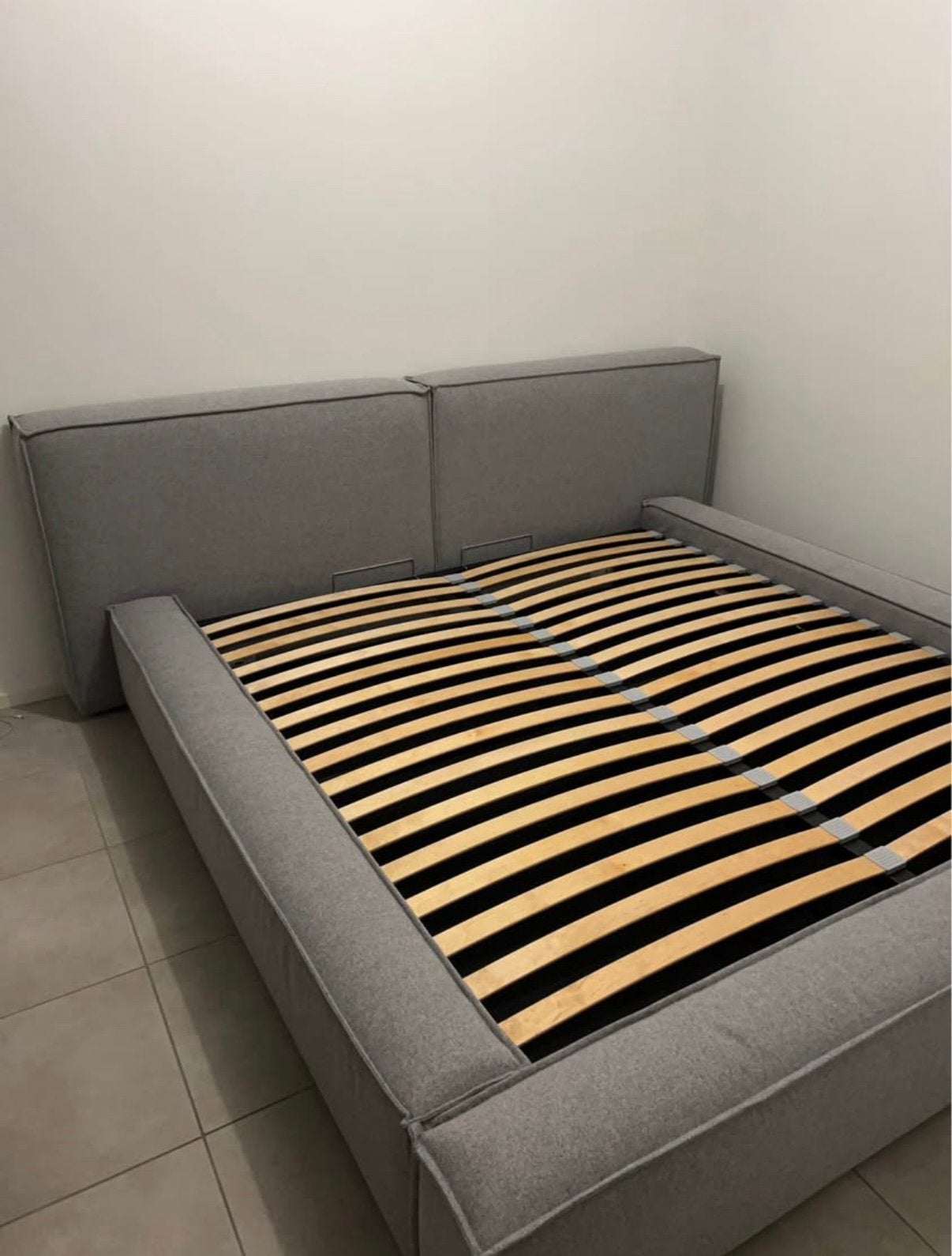 Westwing Lennon bed fram, Huis en Inrichting, Ophalen, Zo goed als nieuw, Grijs
