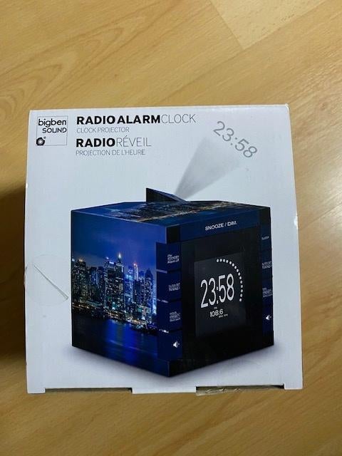 wekkerradio met projector Bigben sound, Elektronische apparatuur, Ophalen of Verzenden, Zo goed als nieuw