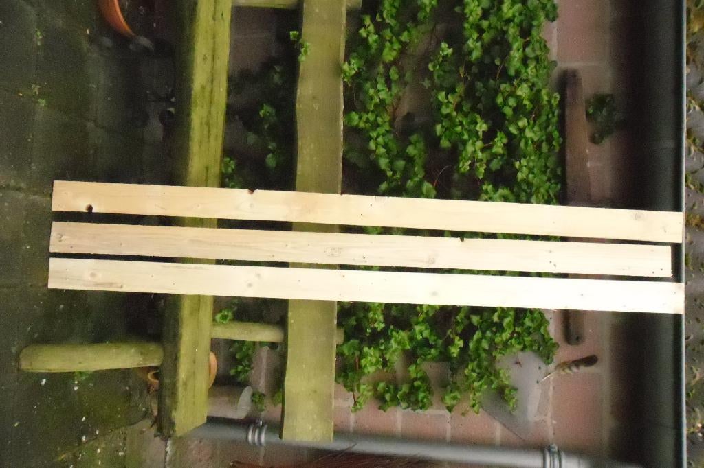 restpartij planken lengte 1m10 tot 2m25. totaal +- 125 meter, Doe-het-zelf en Bouw, Hout en Planken, Ophalen, Zo goed als nieuw
