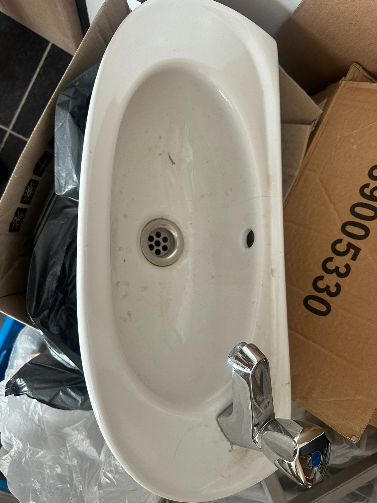 Kleine lavabo, Doe-het-zelf en Bouw, Sanitair, Ophalen, Zo goed als nieuw, Kraan