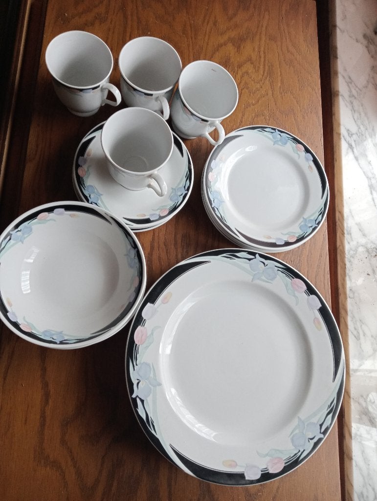 Vintage eetservies porselein 20 stuks Caravel, Antiek en Kunst, Antiek | Servies compleet, Ophalen